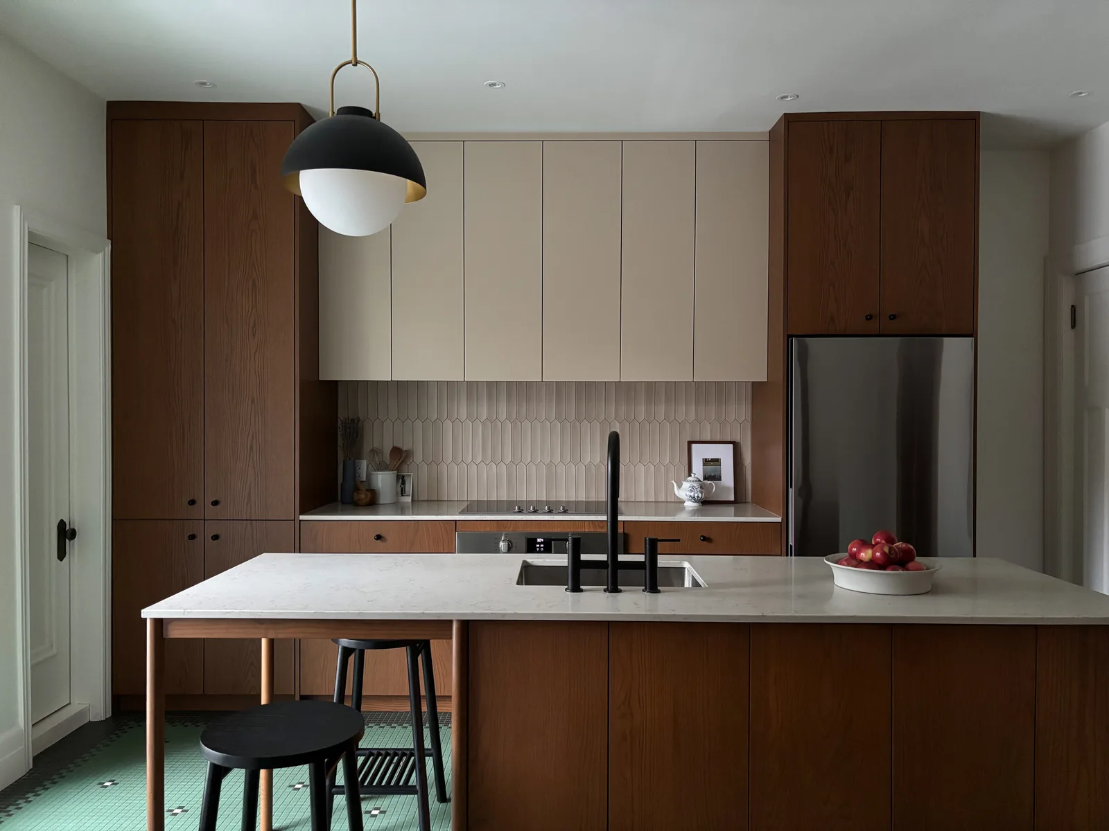 Beaconsfield · Cuisines sur mesure by Gepetto Ébénisterie · custom millwork project in Montréal