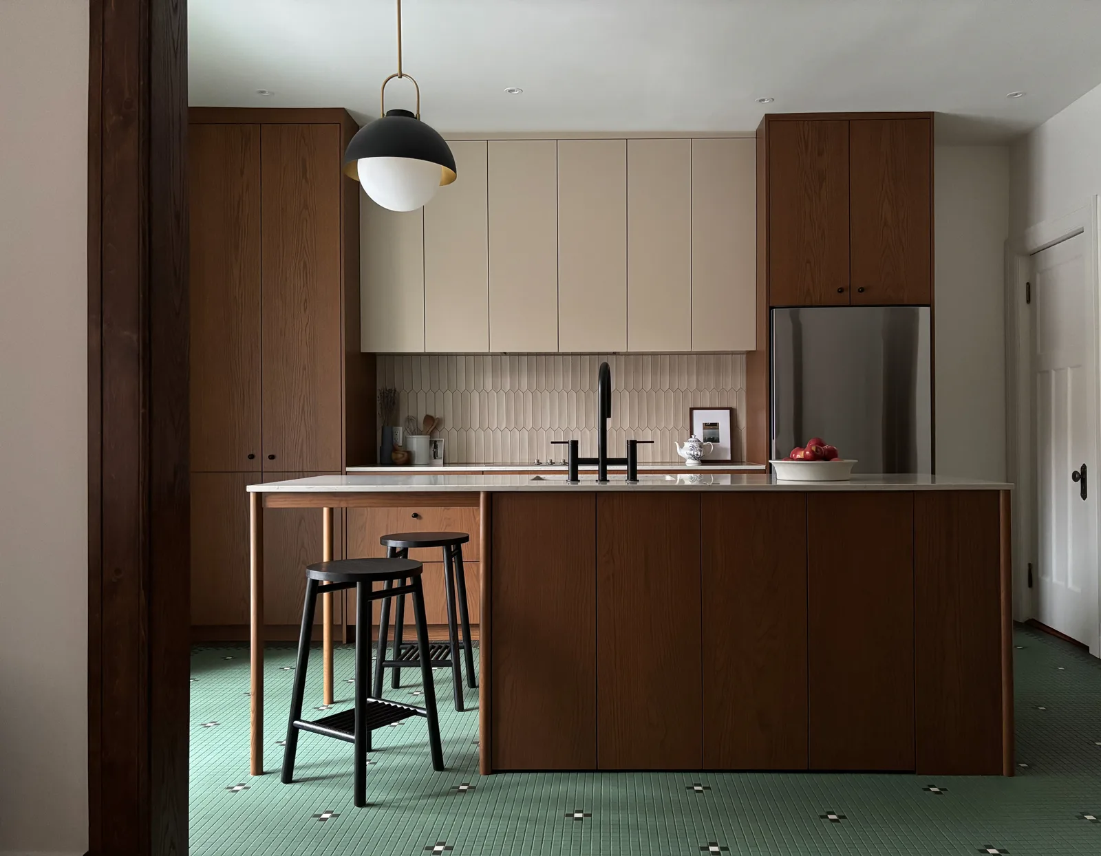 Beaconsfield · Cuisines sur mesure by Gepetto Ébénisterie · custom millwork project in Montréal